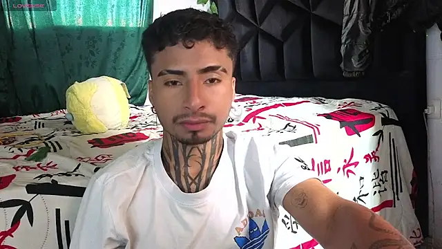 Snapshot of JuanCamiilo_66 chatting on May 13, 5:32 pm JuanCamiilo 66 online show from May 13, 5:32 pm