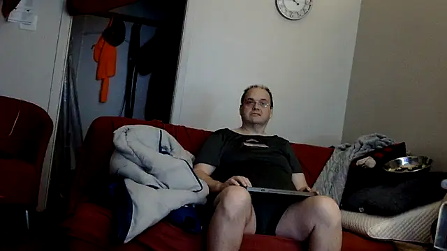 caressonnous online show from November 18, 4:50 am