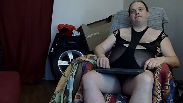 caressonnous online show from December 1, 8:25 pm