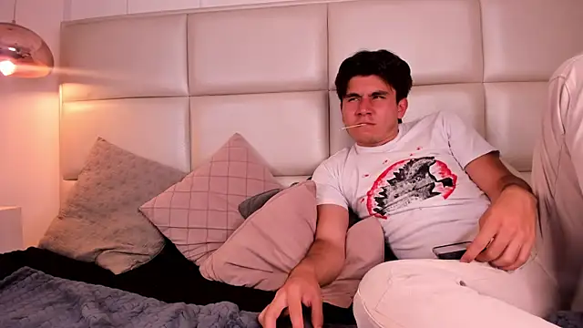 ZukyXYakihiro89 online show from January 22, 10:26 pm