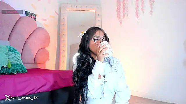 evelyn evans 1 online show from March 9, 2:50 am