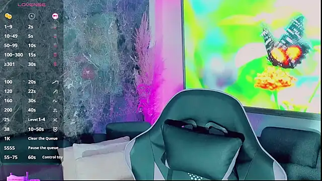 Emmaa Saenz  online show from November 13, 8:19 pm