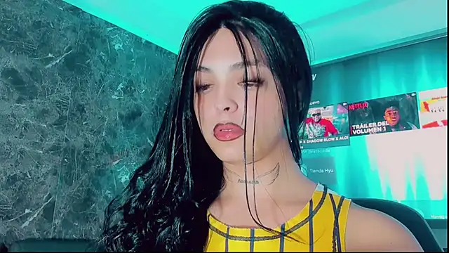 Emmaa Saenz  online show from November 25, 7:25 pm