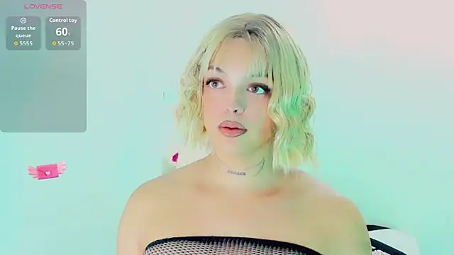 Emmaa Saenz  online show from April 8, 9:59 pm