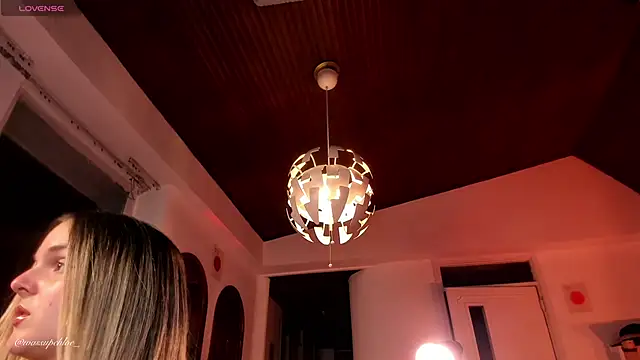 misschloe   online show from March 29, 1:27 am