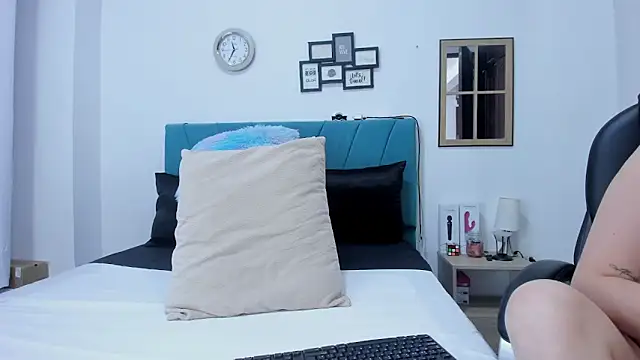 kamila lopez online show from February 8, 7:28 pm