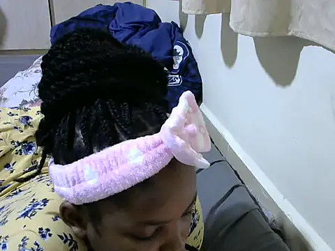 Snapshot of queen-sasha chatting on March 8, 1:17 am queen-sasha online show from March 8, 1:17 am