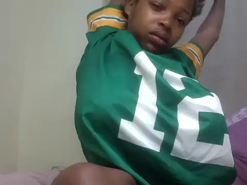 Snapshot of queen-sasha chatting on November 18, 7:13 am queen-sasha online show from November 18, 7:13 am