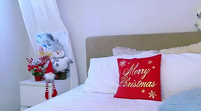 LuisaSin online show from December 18, 7:04 am