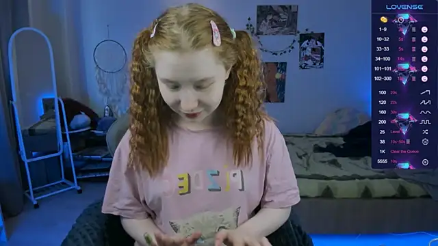 Snapshot of CallMeEffy1 chatting on April 4, 1:19 pm CallMeEffy1 online show from April 4, 1:19 pm