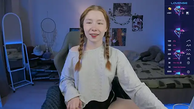 Snapshot of CallMeEffy1 chatting on April 5, 2:14 pm CallMeEffy1 online show from April 5, 2:14 pm