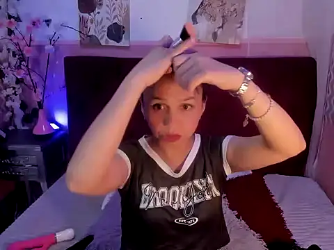 candysmitxxx online show from December 15, 6:45 pm