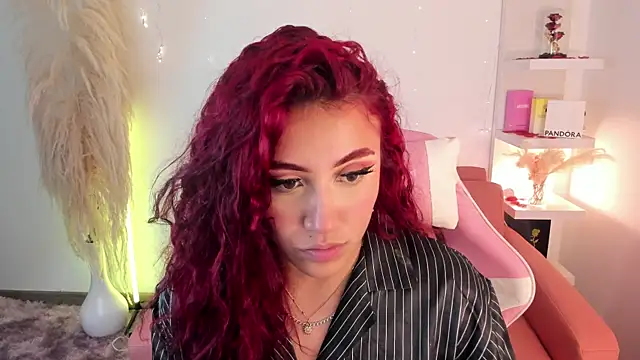 Snapshot of veronicaxx69 chatting on April 28, 3:11 am veronicaxx69 online show from April 28, 3:11 am