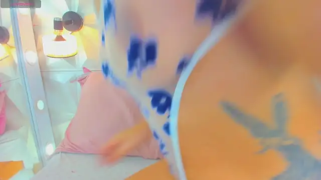 cute latinaxxx online show from April 4, 11:02 pm