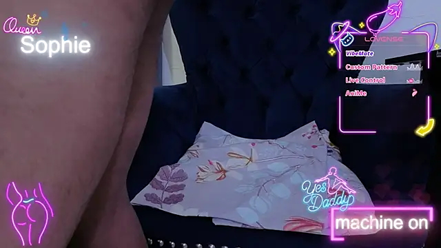 Snapshot of Sophiehuntress chatting on April 26, 11:19 am Sophiehuntress online show from April 26, 11:19 am