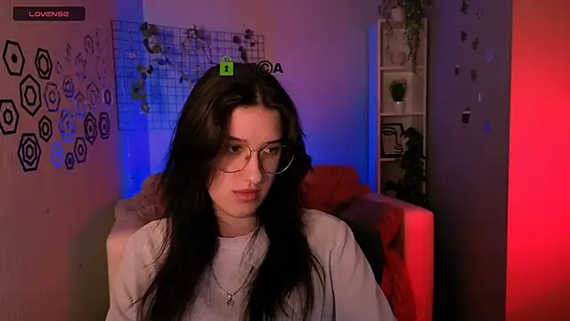 Snapshot of scarlet_mooore chatting on April 4, 8:17 pm scarlet mooore online show from April 4, 8:17 pm