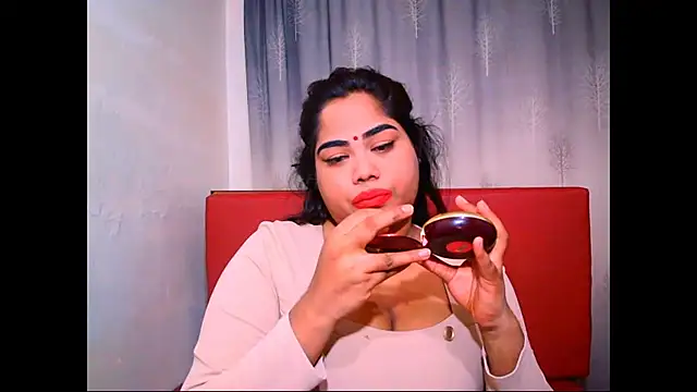 Snapshot of Indian_Lola00 chatting on October 26, 6:19 am Indian Lola00 online show from October 26, 6:19 am