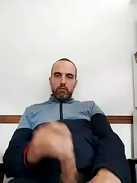 Snapshot of leon3875 chatting on December 12, 3:27 pm leon3875 online show from December 12, 3:27 pm