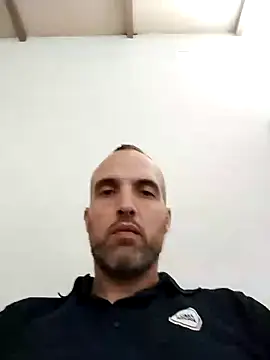 Snapshot of leon3875 chatting on January 7, 3:02 pm leon3875 online show from January 7, 3:02 pm