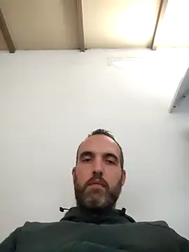 Snapshot of leon3875 chatting on March 7, 3:28 pm leon3875 online show from March 7, 3:28 pm