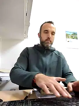 Snapshot of leon3875 chatting on March 8, 1:57 pm leon3875 online show from March 8, 1:57 pm