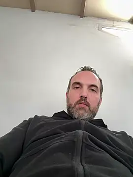 Snapshot of leon3875 chatting on July 28, 3:21 pm leon3875 online show from July 28, 3:21 pm