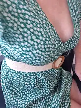 Snapshot of PetiteBrunette4 chatting on May 26, 2:35 pm PetiteBrunette4 online show from May 26, 2:35 pm