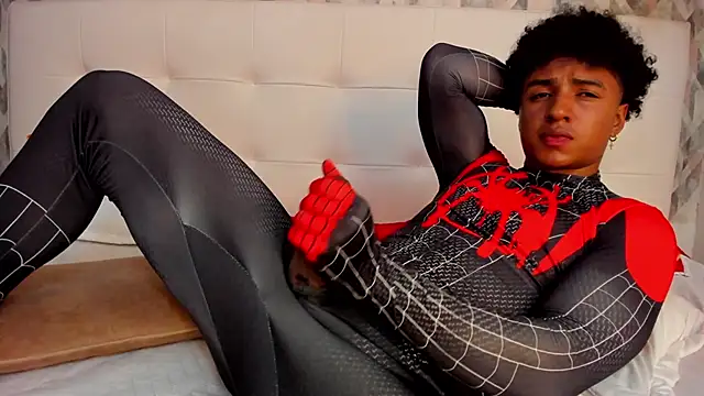 Snapshot of MagnusKing_ chatting on February 7, 2:19 am MagnusKing online show from February 7, 2:19 am