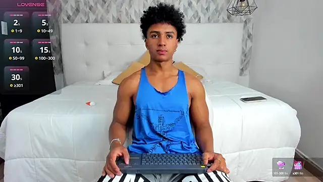 Snapshot of MagnusKing_ chatting on March 11, 11:55 am MagnusKing online show from March 11, 11:55 am