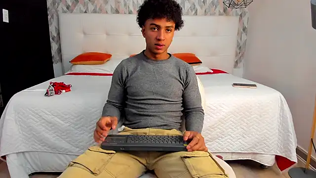 Snapshot of MagnusKing_ chatting on March 19, 11:50 am MagnusKing online show from March 19, 11:50 am