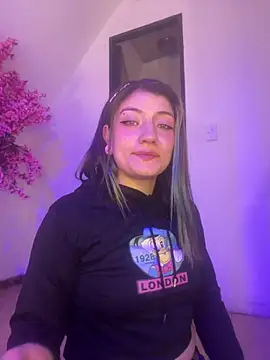 Broklinwhite  online show from May 29, 1:31 pm