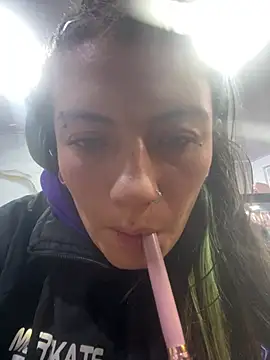 Snapshot of Broklinwhite_ chatting on June 30, 1:23 pm Broklinwhite online show from June 30, 1:23 pm