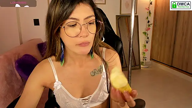 Lilabril online show from November 30, 2:32 pm