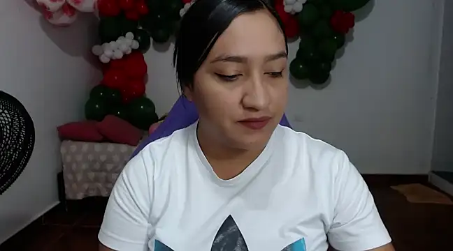 Snapshot of Saracutee1 chatting on December 13, 2:49 pm Saracutee1 online show from December 13, 2:49 pm