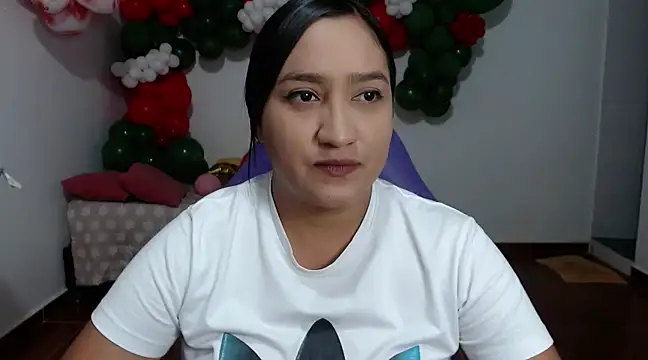 Snapshot of Saracutee1 chatting on December 13, 6:05 pm Saracutee1 online show from December 13, 6:05 pm