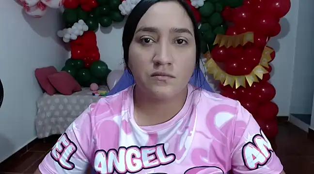 Snapshot of Saracutee1 chatting on December 15, 3:53 pm Saracutee1 online show from December 15, 3:53 pm