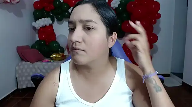 Snapshot of Saracutee1 chatting on December 19, 4:02 pm Saracutee1 online show from December 19, 4:02 pm