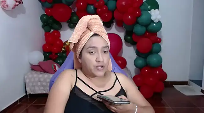 Snapshot of Saracutee1 chatting on December 26, 5:51 pm Saracutee1 online show from December 26, 5:51 pm