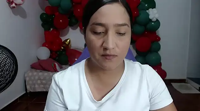 Snapshot of Saracutee1 chatting on December 29, 4:08 pm Saracutee1 online show from December 29, 4:08 pm