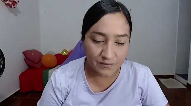 Snapshot of Saracutee1 chatting on January 2, 5:18 pm Saracutee1 online show from January 2, 5:18 pm