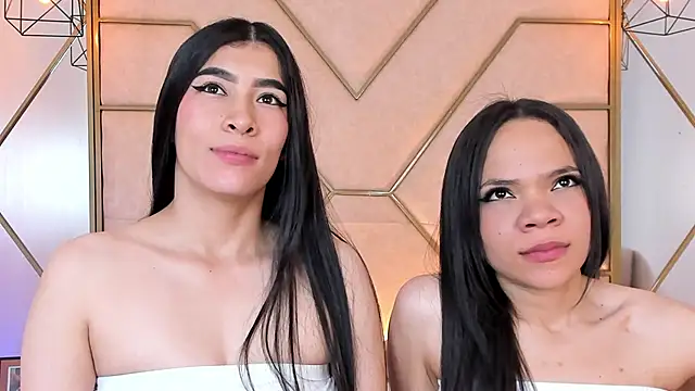 Snapshot of siara_and_zoe chatting on January 15, 1:12 am siara and zoe online show from January 15, 1:12 am