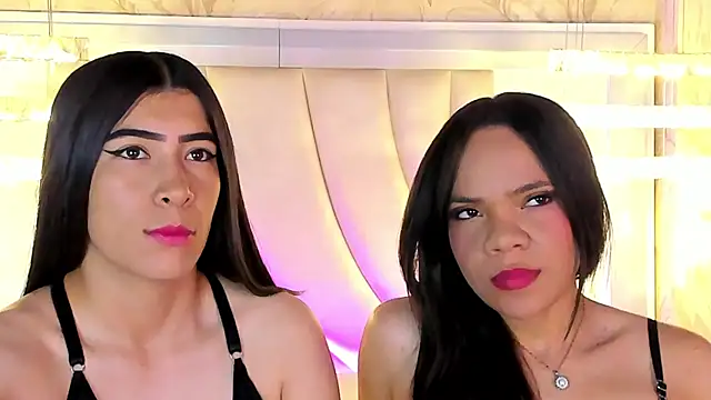 Snapshot of siara_and_zoe chatting on June 14, 12:30 am siara and zoe online show from June 14, 12:30 am