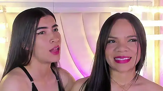Snapshot of siara_and_zoe chatting on June 24, 9:58 pm siara and zoe online show from June 24, 9:58 pm