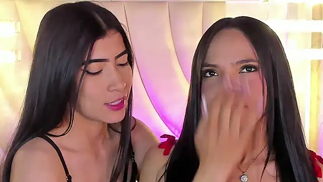 Snapshot of siara_and_zoe chatting on June 27, 10:59 pm siara and zoe online show from June 27, 10:59 pm