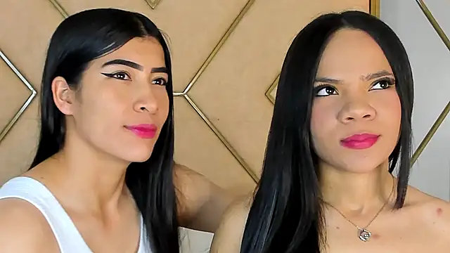 Snapshot of siara_and_zoe chatting on August 4, 11:40 pm siara and zoe online show from August 4, 11:40 pm