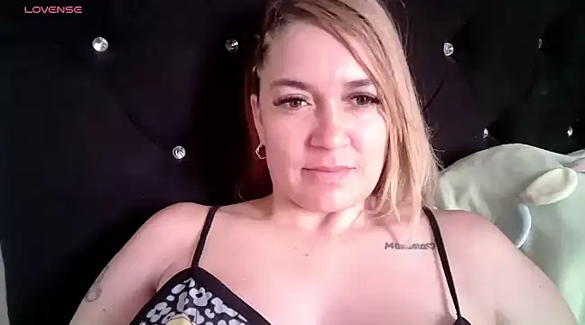 Izury Blondee online show from January 11, 1:53 pm