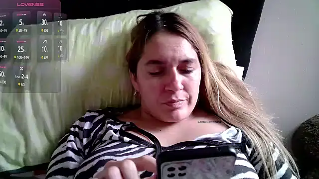 Izury Blondee online show from February 12, 7:02 pm