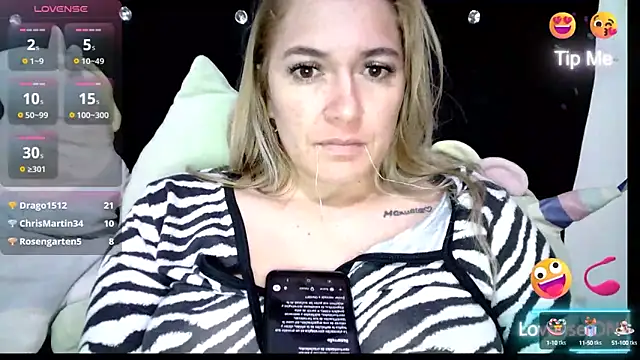 Izury Blondee online show from March 13, 2:49 am