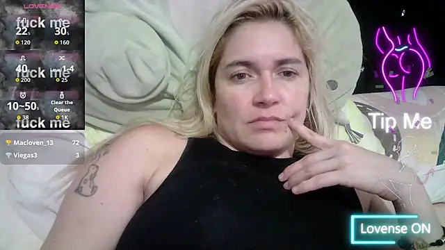 Izury Blondee online show from November 10, 10:42 pm