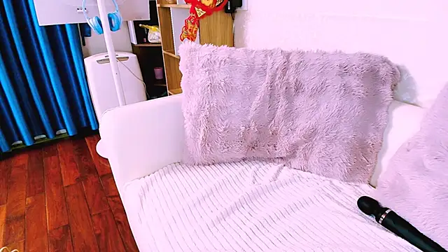 Snapshot of Lee_Mi chatting on February 9, 2:54 pm Lee Mi online show from February 9, 2:54 pm